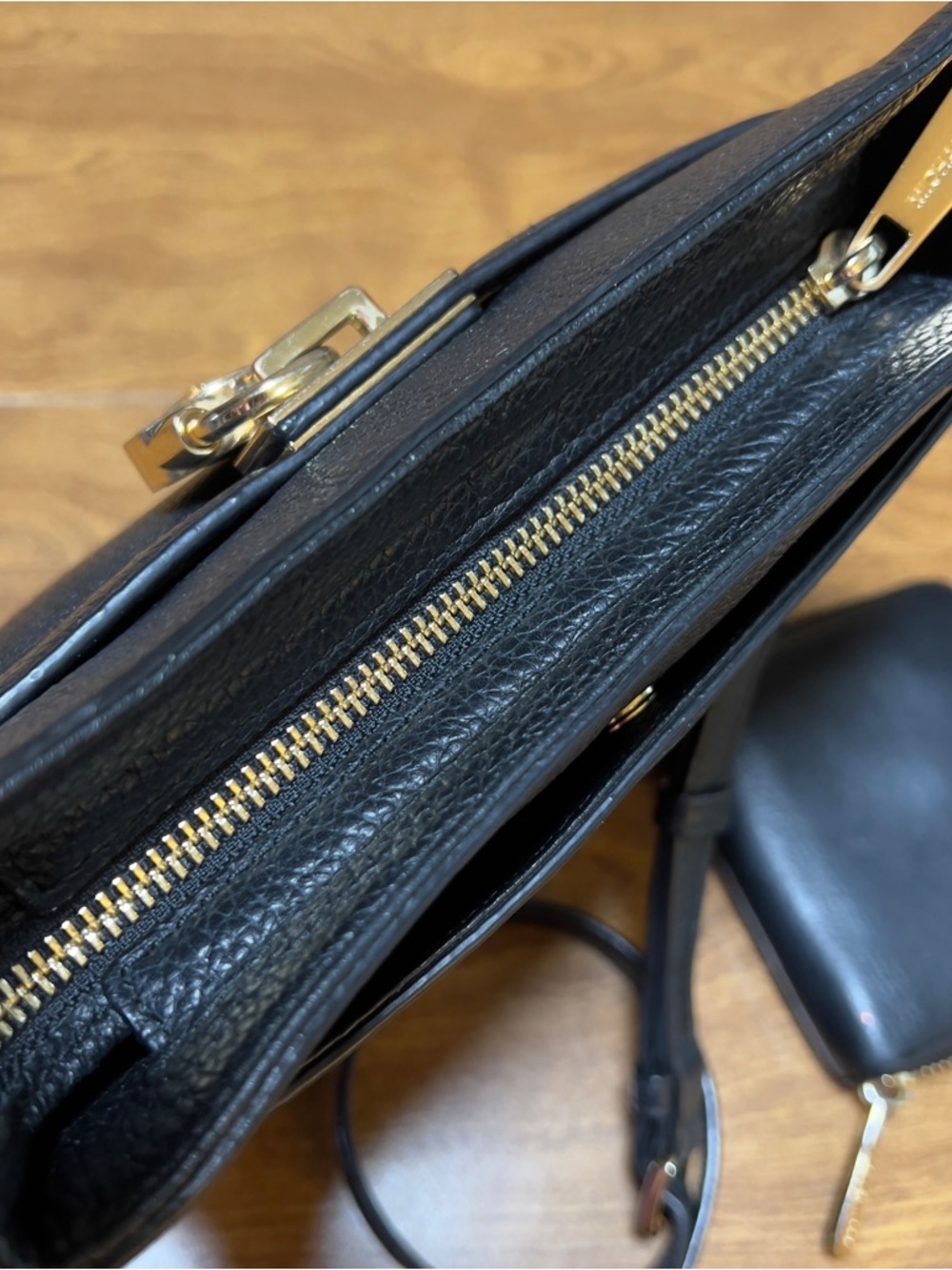 Michael Kors Black Leather Hamilton Traveler Messenger bag & Small Wallet Set - Picture 4 of 14